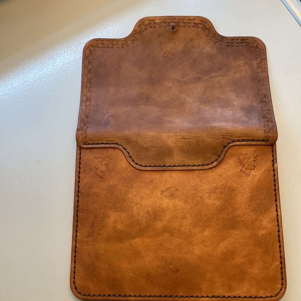 Custom leather iPad case - Picture 4 of 5